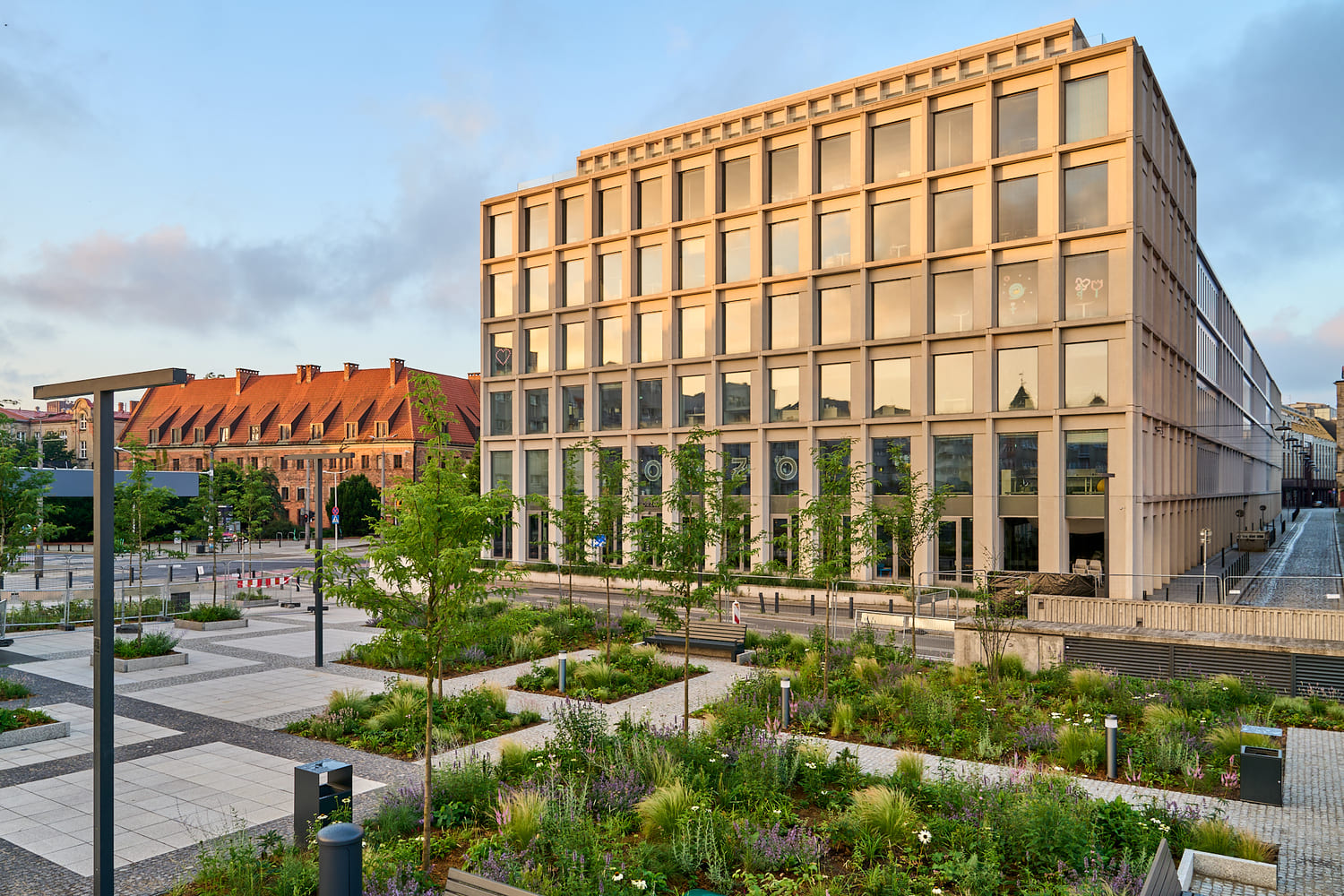 Neptun wróci na Nowy Targ, ale… zgubił głowę. realizowane są poszukiwania zaginionych fragmentów fontanny