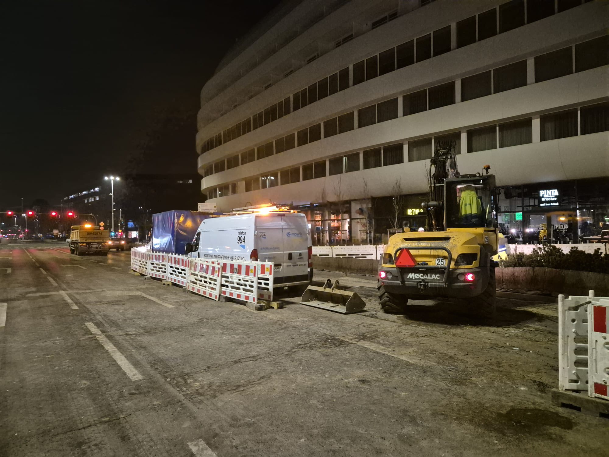 Ulica Traugutta przejezdna po nocnej awarii. Uwaga na utrudnienia w centrum z powodu protestu rolników