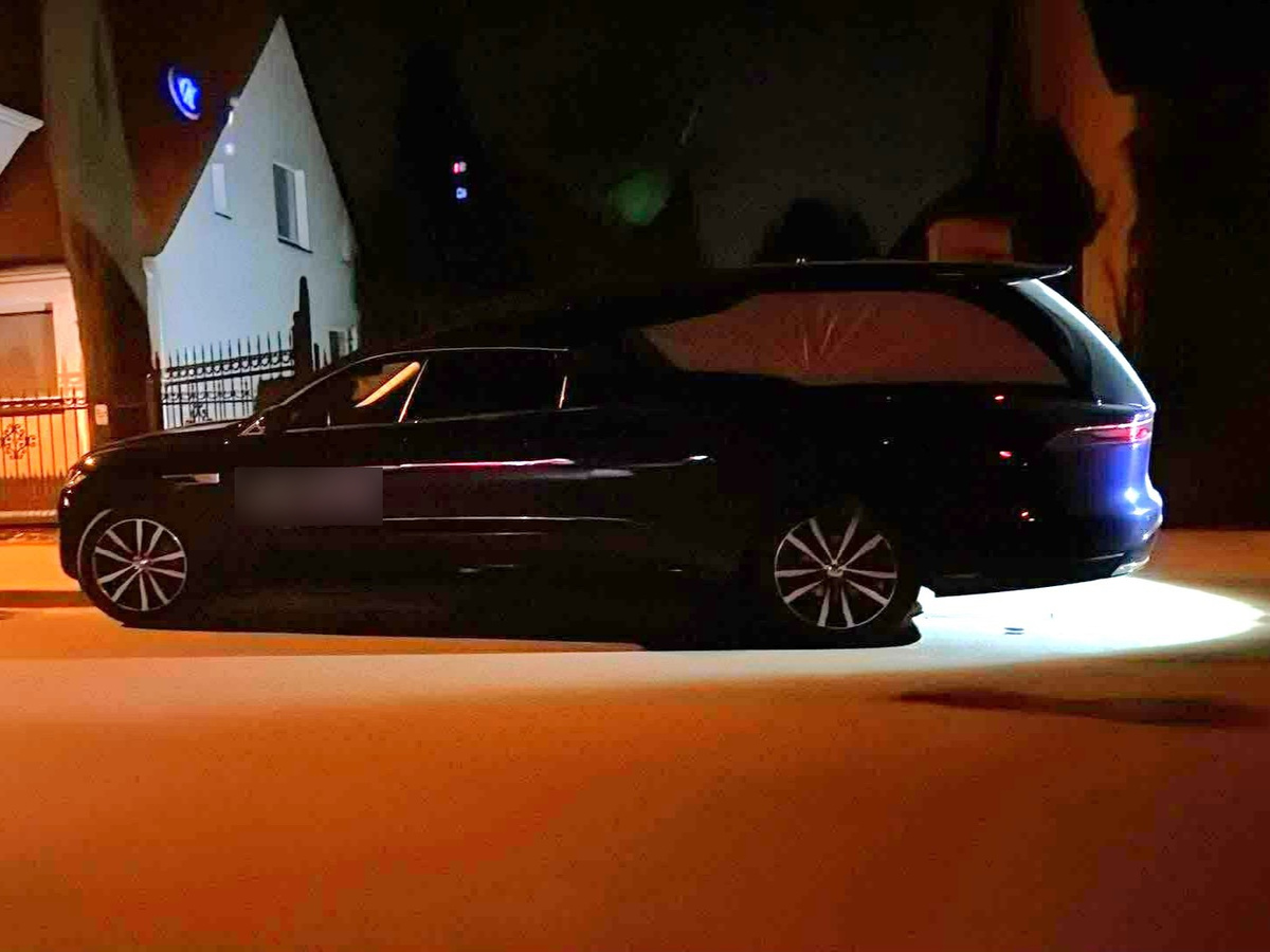 Odzyskany Jaguar wart 500 tys. złotych: Nocna kradzież karawanu na wrocławskim Psim Polu