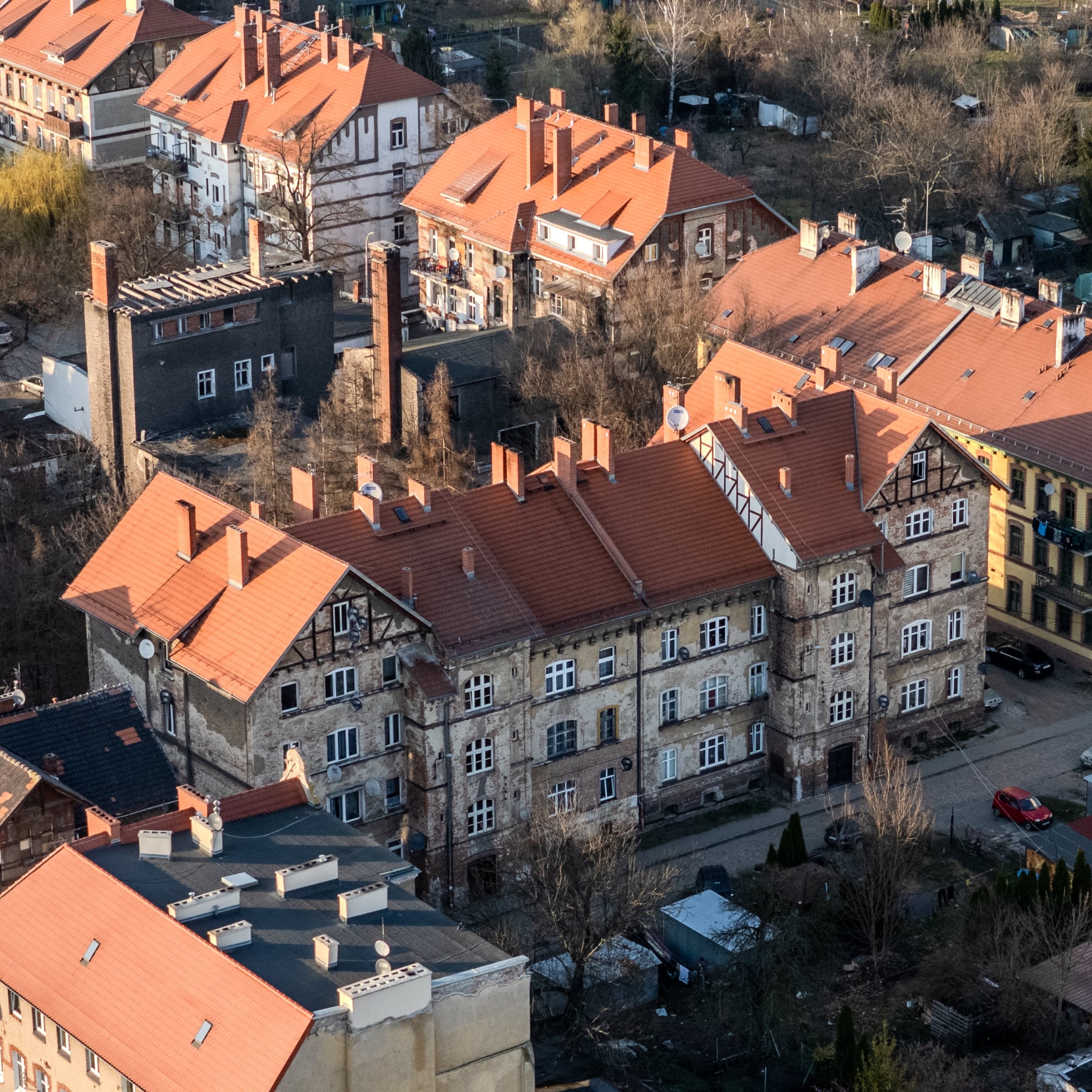 Brochów: Remont kamienic przy ul. Chińskiej coraz bliżej. Miasto analizuje oferty