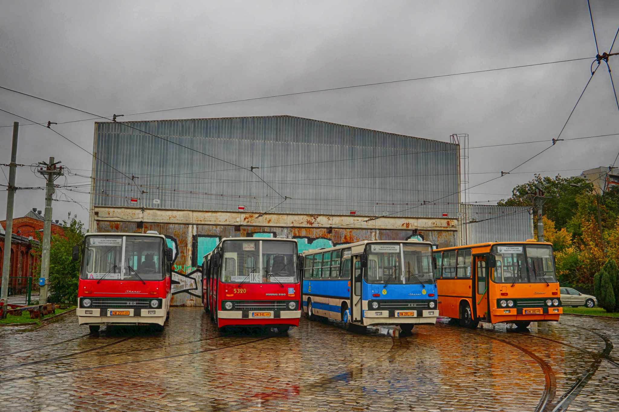 Z Wrocławia do Oławy jak za dawnych lat. Ruszają wakacyjne kursy zabytkowym autobusem